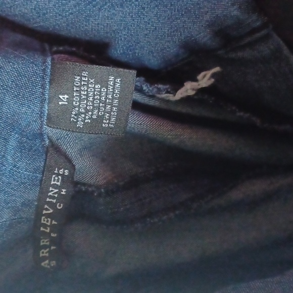 Larry Levine Wide leg Jeans Stretch, 36" waist, 31" inseam, 12" rise - Picture 4 of 7